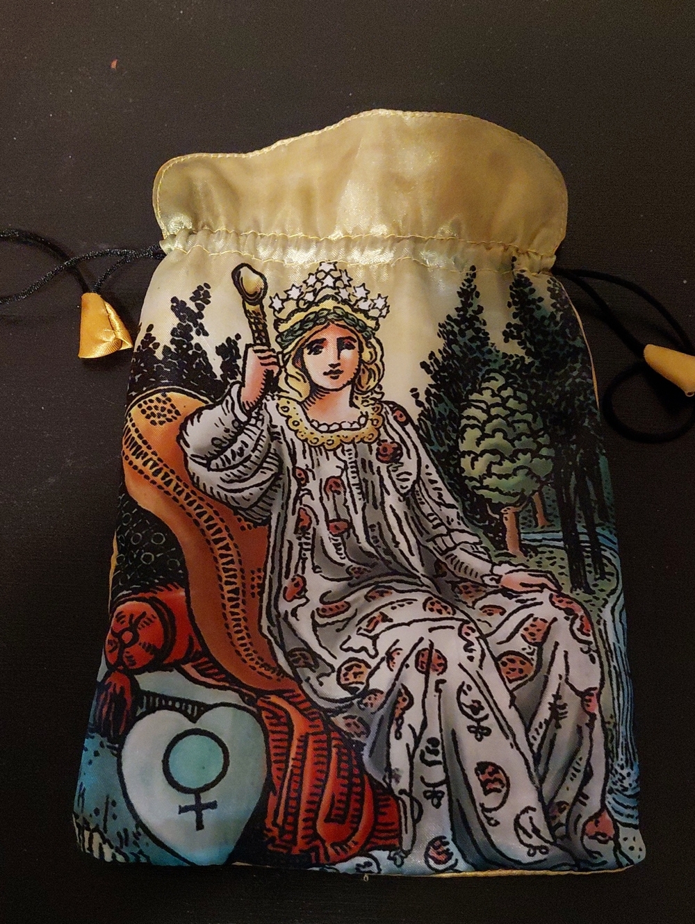 Silk Tarot Pouch featurig The Empress Major Arcana Card